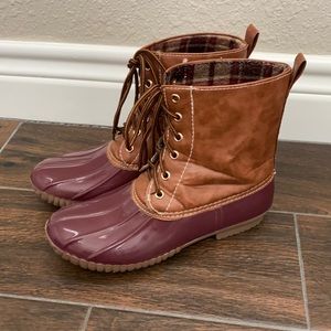 8.5 rain/duck boots.